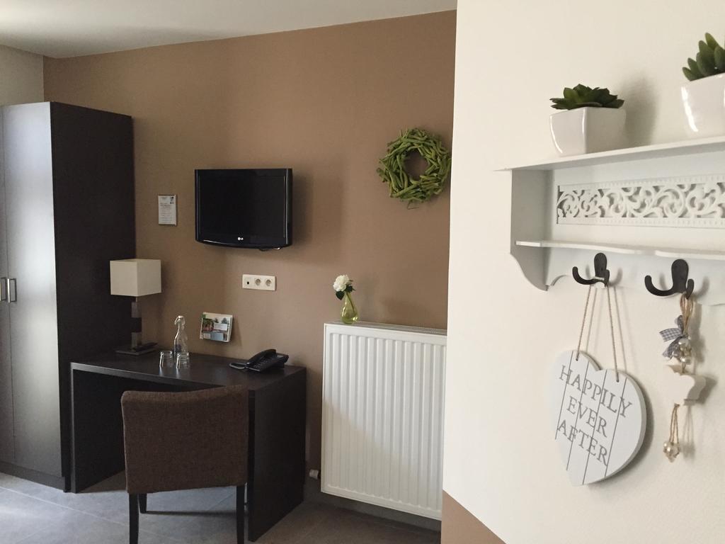Hotel De Maaskant Maaseik Habitación foto